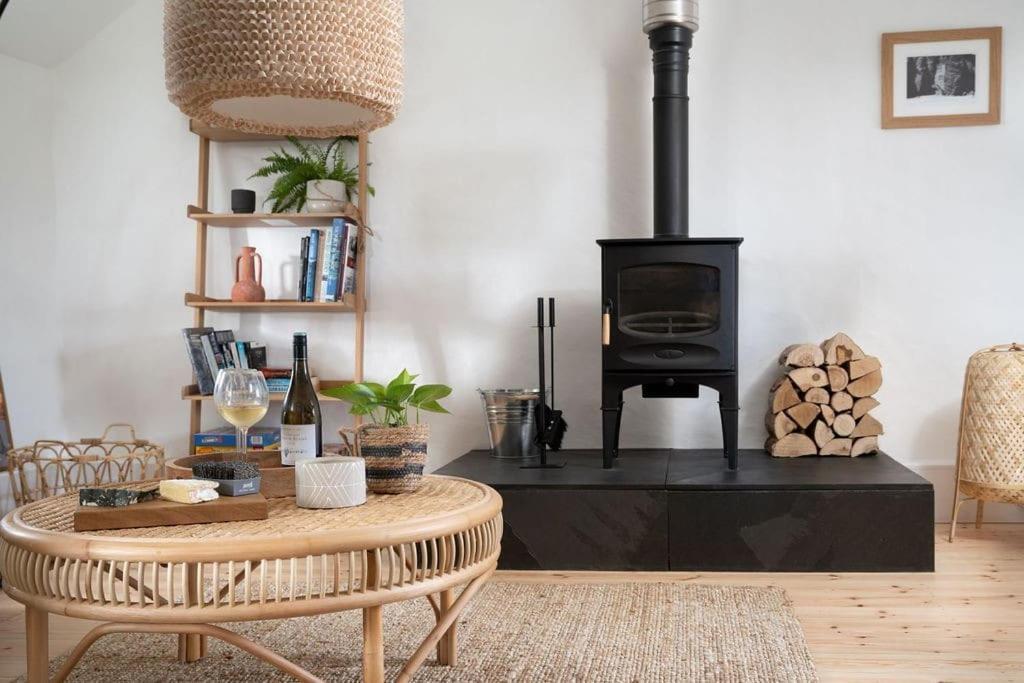 Porthcurno Barns, The Cart Lodge - Cosy Cottage, Walk To Porthcurno Beach, Pedn Vouder & Minack Theatre Пензанс Экстерьер фото