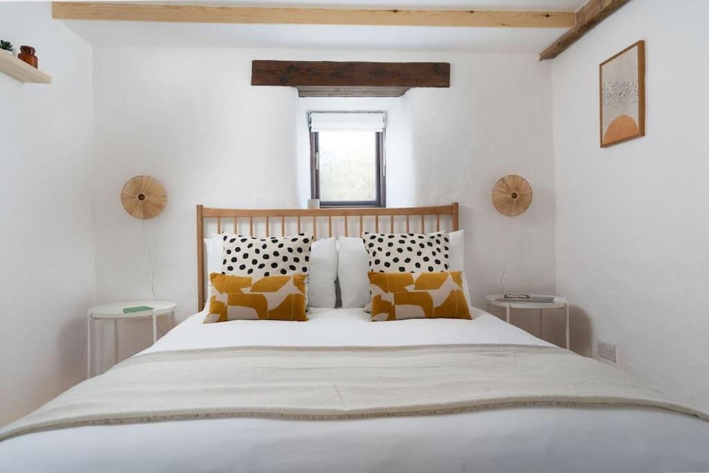 Porthcurno Barns, The Cart Lodge - Cosy Cottage, Walk To Porthcurno Beach, Pedn Vouder & Minack Theatre Пензанс Экстерьер фото