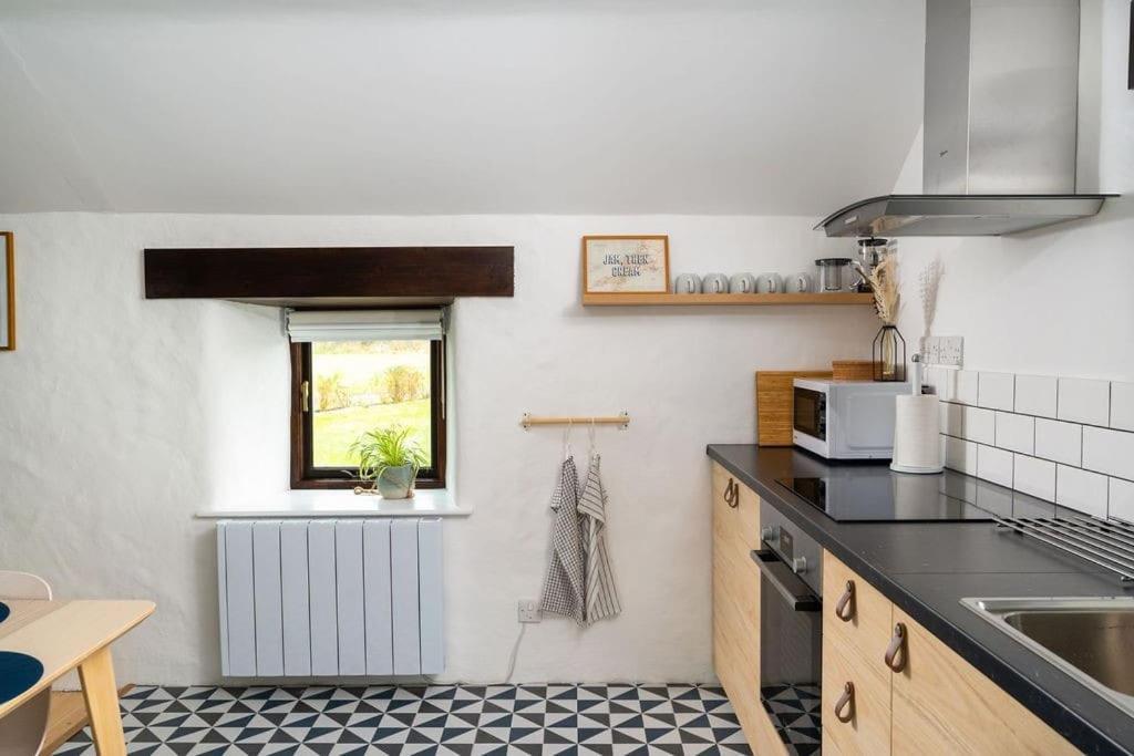 Porthcurno Barns, The Cart Lodge - Cosy Cottage, Walk To Porthcurno Beach, Pedn Vouder & Minack Theatre Пензанс Экстерьер фото