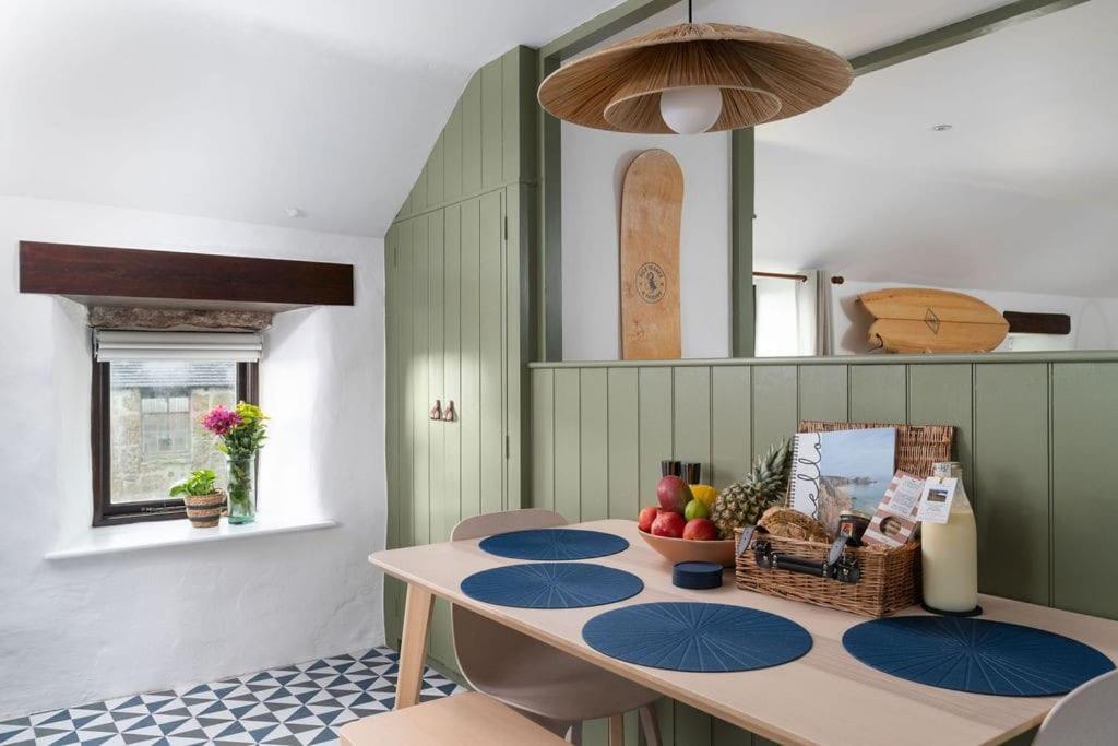 Porthcurno Barns, The Cart Lodge - Cosy Cottage, Walk To Porthcurno Beach, Pedn Vouder & Minack Theatre Пензанс Экстерьер фото